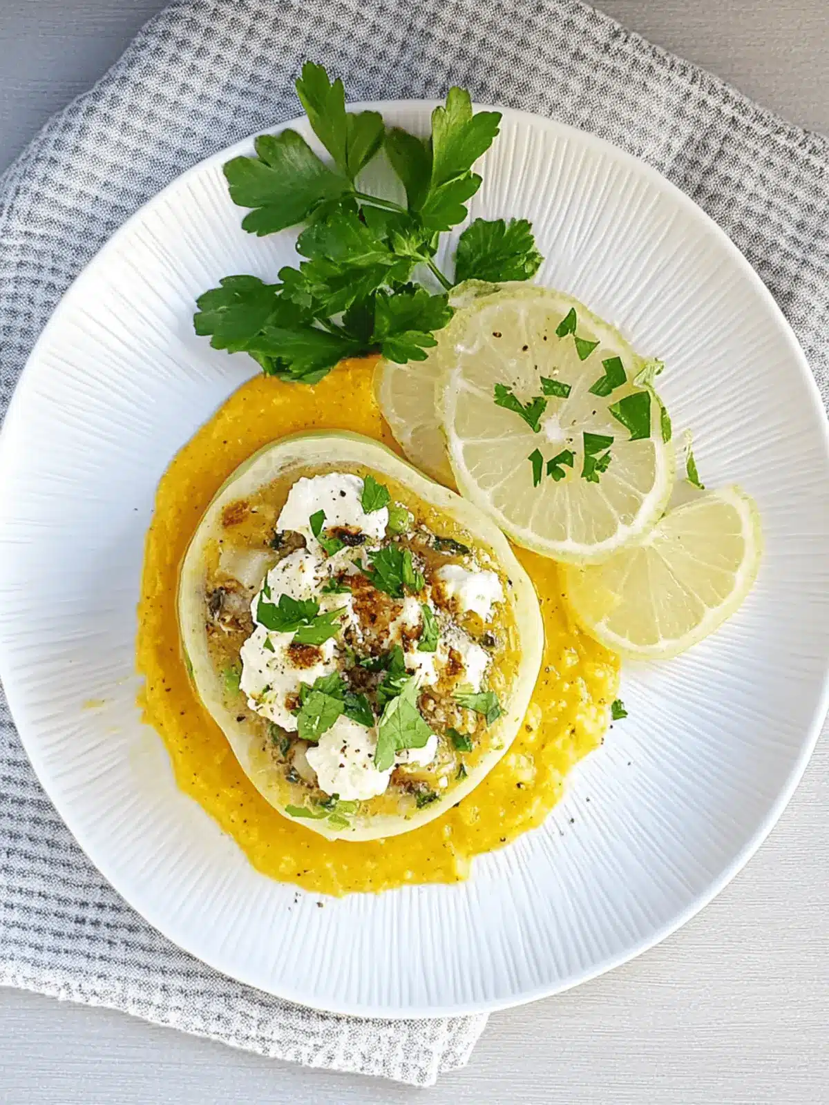 Gefüllte Kohlrabi low carb