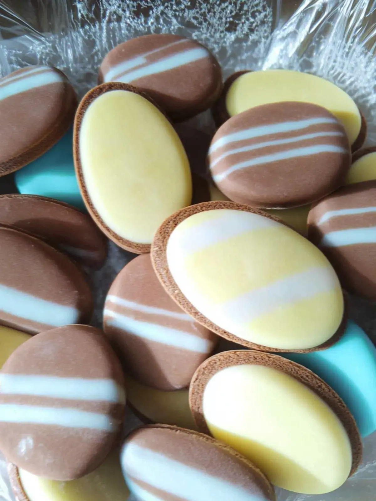 Osterkekse mit Kakao-Creme-Füllung